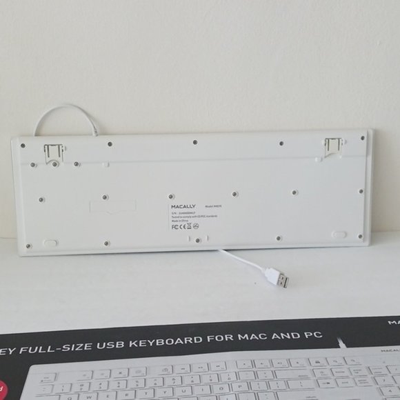 Macally 104 key full size USB Keyboard for Mac and PC in white - Picture 6 of 10